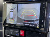 後方の見える安心をお届けするバックガイドモニター付:バックするときのアシストラインもあって楽々バック!車庫入れや縦列駐車をサポートし、苦手な駐車も安心です!今やもう手放せない装備ですネ♪