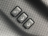 【メモリー機能付きパワーシート】ドライバーごとに設定したシート位置を記憶して、ボタン一つで切り替えできる便利な機能!運転する方が複数名いらっしゃるご家庭におすすめです♪