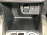 USBソケットで携帯の充電ができます!置き場にも困りません★