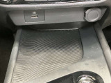USBソケットで車内でもスマホの充電ができます♪