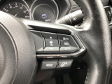 MRCC(マツダレーダークルーズコントロール)は先行車との車間を維持しながら追従走行を行い、長距離でのドライバー負担を軽減させてくれます。