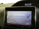 車庫入れや駐車で威力を発揮するのがバックモニター!ナビディスプレイに後ろの様子が映し出されるから安心です。