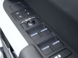 元社有車のため、スイッチ類の状態も良好。使用感も少なく、気持ちよくお乗りいただけるコンディションです。