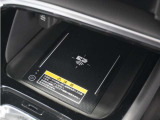 ◆ワイヤレス充電器◆ワイヤレス充電規格Qiに適合した機器を充電エリアに置くことで使用できます。
