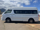 カーコンビニ倶楽部アイビーオートでは、お車のキズやヘコミも、その場でお見積り可能。自社で修理を行いますのでキズヘコミの修理もお任せください。