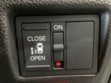 【片側パワースライドドア】片側がパワースライドドアになっており、運転席のスイッチやスマートキーでも開閉が可能です!開口部も広いので乗り降りも楽々♪