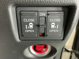 パワースライドドアの開閉はスマートキーのリモコンやドアノブは勿論、運転席側のスイッチ操作でも開閉ができ、安全・簡単です
