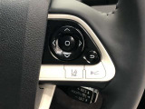 【ステアリングスイッチ】右です。ハンドルから手を離さず、運転に集中したまま手元でマルチインフォメーションディスプレイ内の表示切替などができます。
