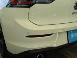 《コーナーセンサー》 車両周辺の障害物を検知し、駐車時や狭い場所での運転をサポートします。