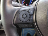 ステアリングリモコン付きで運転中に視線を落とさずにオーディオ等の操作が出来ます。