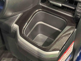運転席側埋め込み式カップホルダー