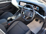認定中古車保証1年間距離無制限の保証とロードアシスタンスサービスが全車に付帯されています。また、1年間または2年間の延長保証(有償)もご利用いただけます。