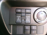 両側電動スライドドアを装備しています。狭い駐車場でも安全に開閉でき、さらに間口が広く乗り降りもし易いですよ。