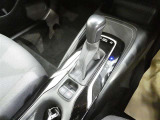 シフト周りです。電動パーキングブレーキやブレーキホールドが付いています。