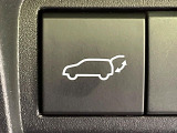 【パワーバックドア】スマートキーや運転席のボタンを押すだけでリアゲートが自動で開閉します!荷物を持っている時や、高い位置にあるバックドアを閉める際に便利な機能です♪