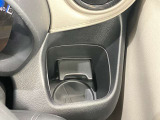 運転席・助手席のドリンクホルダーです