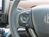 【オーディオの切り替えスイッチ】運転中もナビを触ることなく、ソース選択やボリュームの調節などができるので安全です。