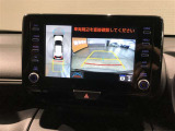 パノラミックビューモニター付きです。車両を上から見たような映像をディスプレイオーディオ画面に表示。運転席からの目視だけでは見にくい、車両周辺の状況をリアルタイムでしっかり確認できます。