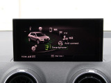 スマートフォンとAudiをUSBケーブルを介し接続。AppleのCarPlayやAndroid Autoのアプリを通じて、スマートフォンのコンテンツをMMIディスプレイに表示します。