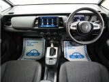 運転にかかわる様々な操作を安全に行えるように視点移動が少なく、操作性に配慮されたスイッチ類が凝縮されたコクピットです。