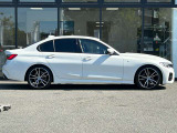 時を経ても深い魅力を放ち続けるBMW。より快適にお乗り頂くためにサポートプログラムをご用意しております。※認定中古車保証は登録日より最長4年間まで延長が可能です。