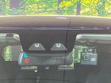 【スマートアシスト】走行中に前方の車両等を認識し、衝突しそうな時は警報とブレーキで衝突回避と被害軽減をアシスト。より安全にドライブをお楽しみいただけます。
