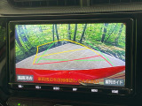【バックカメラ】駐車時に後方がリアルタイム映像で確認できます。大型商業施設や立体駐車場での駐車時や、夜間のバック時に大活躍!運転スキルに関わらず、今や必須となった装備のひとつです!