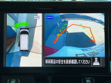 アラウンドビューモニター搭載。上から見下ろしたように液晶に映るのでスムーズな駐車をサポートします。