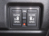 狭い駐車場や壁際でもドアをぶつける心配が少なく開けられる両側スライドドアです。両側共に電動で、開閉操作も楽々です!