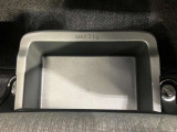 【助手席シートアンダーボックス】運転用の替え靴や、車内に常備したいこども用品、着替えた服などを収納できます★