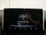 純正ナビを装備。タッチパネル式で使いやすく、お出かけもラクラクです。