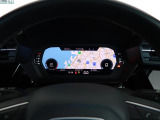 メーターパネル内に高解像度の液晶ディスプレイを配置。ディスプレイ内に地図が表示され、ナビゲーションの確認の際にドライバーは視線の移動を少なくすることができます。