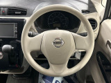インテリアに合わせたデザインのステアリングは、運転される方のことも考え、運転しやすい形状、大きさです。是非一度、実際に触ってお確かめください。