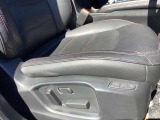 パワーシートでぴったり合ったドライブポジションで運転♪いつでも同じ位置に合わせられるメモリー機能付き♪シートヒーター機能付きで寒い冬のシートも瞬時に温まります♪