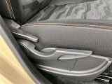 運転席シ-ト上下アジャスター付き車両です。
