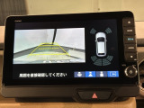リバースギアに入れるだけで後方の表示へ切り替わります。夜間や雨の日の駐車も楽になりますよ。