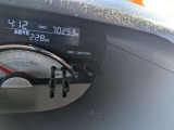 走行に必要な情報をシンプルに伝えるメーターパネル。運転中も直感的に状況を把握できます。