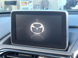 【マツダコネクトナビ】車内の雰囲気にマッチした一体型タイプのナビ。各種車輌設定やBluetooth再生等、様々な機能が楽しめます。直感的なダイヤル操作が可能で、使い勝手も良好です。