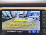 【バックカメラ(3モード)】視点を切り替えて後方を確認でき、駐車や車庫入れも安心です。