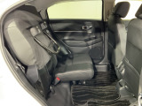 後席をはね上げれば、「もうひとつの荷室」が生まれます。