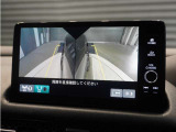 ◆マルチビューカメラシステム◆運転席から見づらい前後左右を、ナビ画面の映像で確認。見通しの悪い交差点や狭い道でのすれ違い、駐車などをサポートします。