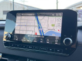 【メーカー純正ナビ】インテリアに溶け込むスタイリッシュな「専用設計」メーカーナビを装備♪視認性や操作性など基本性能にも優れ、より上質なカーライフをお楽しみいただけます。