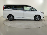 低燃費で環境にもやさしいハイブリッド車です。静粛性に優れた快適空間と静かな走りを実現しています。