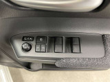 パワーウィンドウスイッチで運転席から全席の窓の開閉ができます♪
