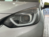 LEDヘッドライトは、点灯の瞬間から最大光量を発揮し、突然暗くなるトンネルなどでの安定感を高めます。