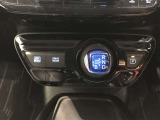 EVドライブモードで、エンジン音や排気ガスを気にすることなく走れます。早朝・深夜や屋内の駐車場などで重宝しますよ♪