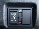 片側電動スライドドアのスイッチ付です。車内からもスイッチひとつで楽にドアの開閉が可能です。電動なので開閉時に力を使う必要がなく、半ドアになることもありません!