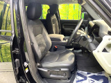 運転席まわりには十分なスペースがあり、大柄な方でもゆったり運転していただける環境です。