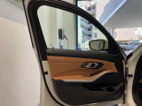 安心のBMW認定中古車は100項目の箇所を徹底的にチェック致します。機械的な箇所や電気系、コンピューターなどをご納車前に点検し、交換基準に達した部品は全て新品に修理返品した後にご納車致します