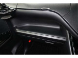 インパネテーブル装備!車内での小物などを一時的に置くとき利用できます。